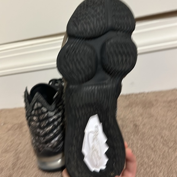 Lebron 18 IN THE ARENA! - Picture 6 of 7